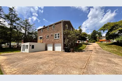 1033 Balmoral Dr, Pittsburgh, PA 15237 - Photo 3