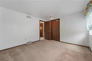 261 Shasta Dr, Pittsburgh, PA 15239 - Photo 9