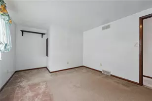 261 Shasta Dr, Pittsburgh, PA 15239 - Photo 9