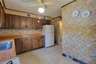 385 Maple Ave, Hooversville Boro, PA 15936 - Photo 9