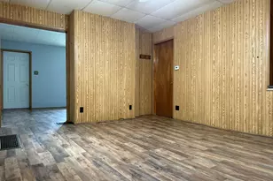 1004 Wallace St, Vandergrift, PA 15690 - Photo 7