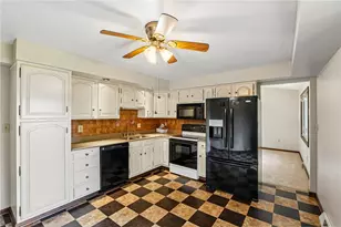 129 Green Forest Dr, Economy, PA 15005 - Photo 11