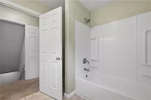 1806 Shady Dr, Farrell, PA 16121 - Photo 15