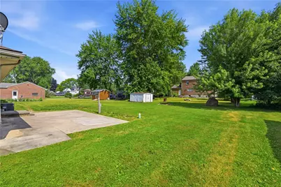 1806 Shady Drive, Farrell, PA 16121 - Photo 5