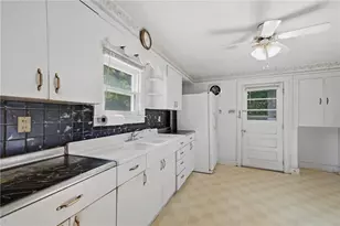 118 E Fairmont Ave, New Castle, PA 16105 - Photo 3