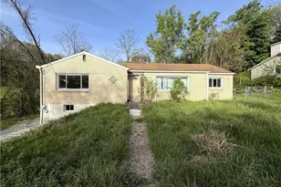 2133 Lower Terrace Rd, New Kensington, PA 15068 - Photo 1