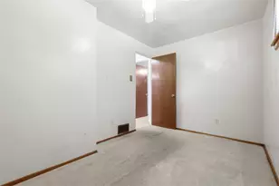 5256 Colewood Dr, Pittsburgh, PA 15236 - Photo 17