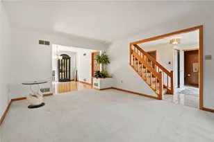 336 Cobblestone Cir, Robinson Twp, PA 15136 - Photo 3