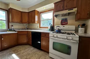 633 Crowder Ave, Sharon, PA 16146 - Photo 9