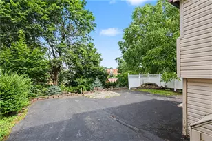 21 Leon Rd, Green Tree, PA 15220 - Photo 23