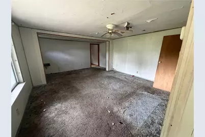 1054 Marelda Ave, Donora, PA 15033 - Photo 3