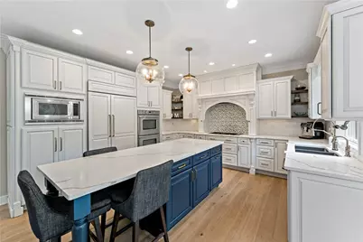 8000 Sherwood Dr, Collier Township, PA 15142 - Photo 11
