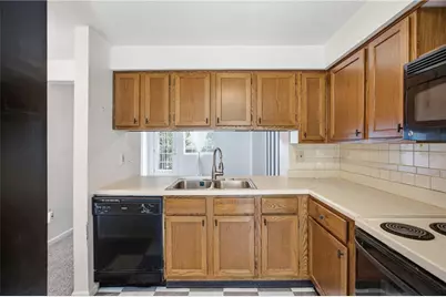 126 Rossmor Ct, Ross Twp, PA 15229 - Photo 7