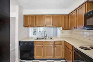 126 Rossmor Ct, Ross Twp, PA 15229 - Photo 7