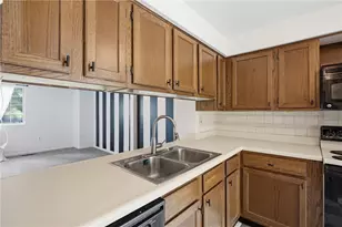 126 Rossmor Ct, Ross Twp, PA 15229 - Photo 5