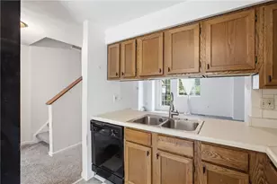 126 Rossmor Ct, Ross Twp, PA 15229 - Photo 9