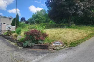 425 Summit Ave, Ellwood City, PA 16117 - Photo 5