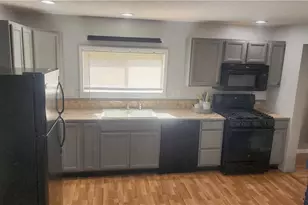 425 Summit Ave, Ellwood City, PA 16117 - Photo 7