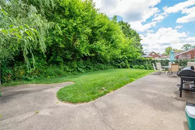 1035 Sanda Dr, Pittsburgh, PA 15227 - Photo 17