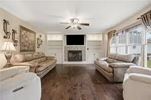 918 Gregory Ct, Cranberry Township, PA 16066 - Photo 5