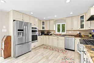 7115 Sansue Dr, Bethel Park, PA 15102 - Photo 9