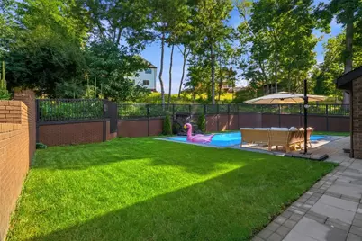 1660 Queens Dr, South Park, PA 15129 - Photo 31