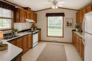124 Woodbine Ln, Oakland Township, PA 16001 - Photo 5