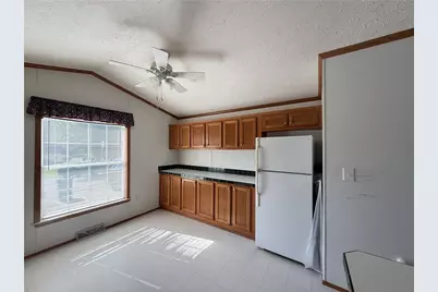 124 Woodbine Ln, Oakland Township, PA 16001 - Photo 7