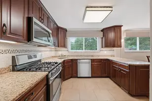 8424 Edwood Rd, Pittsburgh, PA 15237 - Photo 11