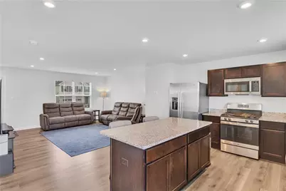 415 Fosse Ct, Lancaster Township, PA 16037 - Photo 7