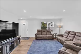 415 Fosse Ct, Lancaster Township, PA 16037 - Photo 3
