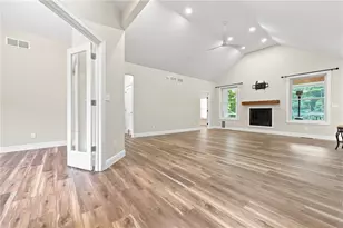 246 Tanglewood Dr, Neshannock Township, PA 16105 - Photo 5