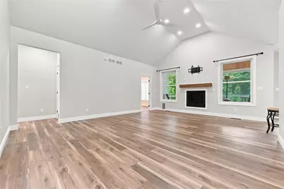 246 Tanglewood Dr, Neshannock Township, PA 16105 - Photo 7