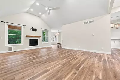 246 Tanglewood Dr, Neshannock Township, PA 16105 - Photo 5