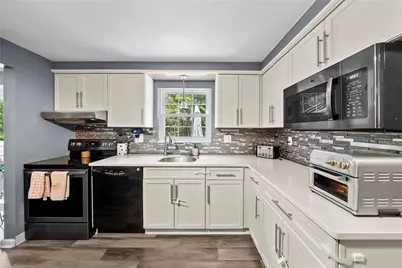 1033 Maripat Dr, South Park, PA 15129 - Photo 5