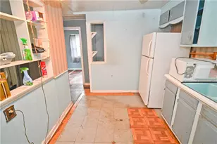 1115 Roosevelt St, Shenango Township, PA 16101 - Photo 7