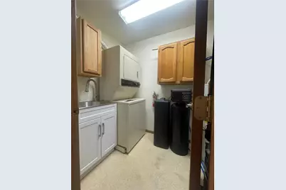 412 Clubhouse Dr, South Strabane, PA 15301 - Photo 11