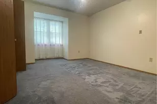 412 Clubhouse Dr, South Strabane, PA 15301 - Photo 9