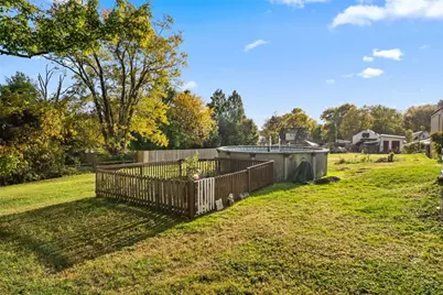718 Gladden Rd, Canonsburg, PA 15317 - Photo 9