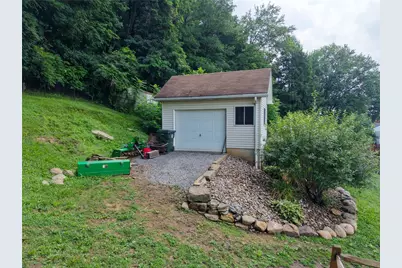 232 Hazen Ave, Ellwood City, PA 16117 - Photo 35