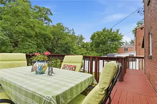 1076 Greenlawn Dr, Green Tree, PA 15220 - Photo 19