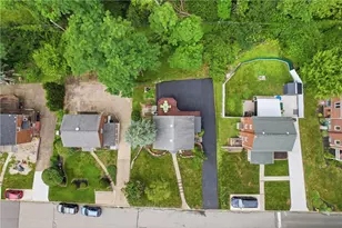 1076 Greenlawn Dr, Green Tree, PA 15220 - Photo 25