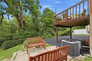 1076 Greenlawn Dr, Green Tree, PA 15220 - Photo 21