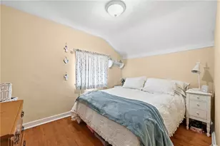 1076 Greenlawn Dr, Green Tree, PA 15220 - Photo 13