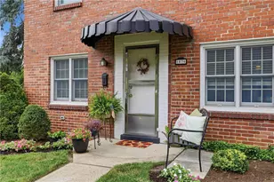 1076 Greenlawn Dr, Green Tree, PA 15220 - Photo 3
