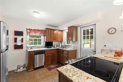 1076 Greenlawn Drive, Green Tree, PA 15220 - Photo 9