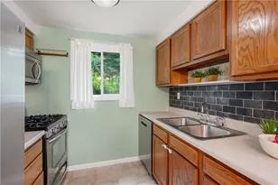 724 Rose Ln, Baldwin Twp, PA 15234 - Photo 7