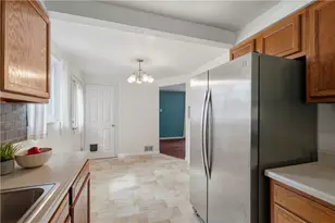 724 Rose Ln, Baldwin Twp, PA 15234 - Photo 9