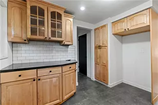 721 Sara Ln, Pittsburgh, PA 15147 - Photo 9