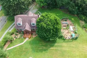 836 Harmony Rd, Ohio Township, PA 15237 - Photo 3